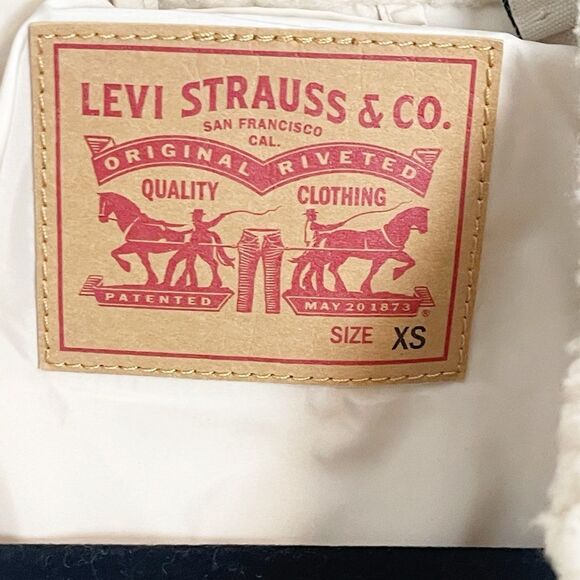 Anthropologie Levi's Sherpa cropped Trucker Jacket. XS - Picture 5 of 7